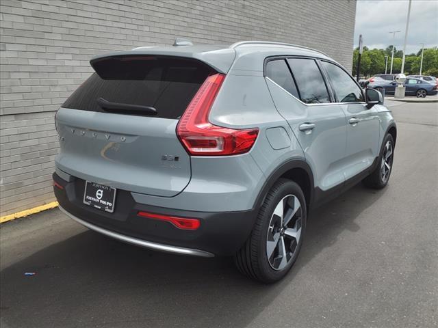 new 2025 Volvo XC40 car, priced at $43,895