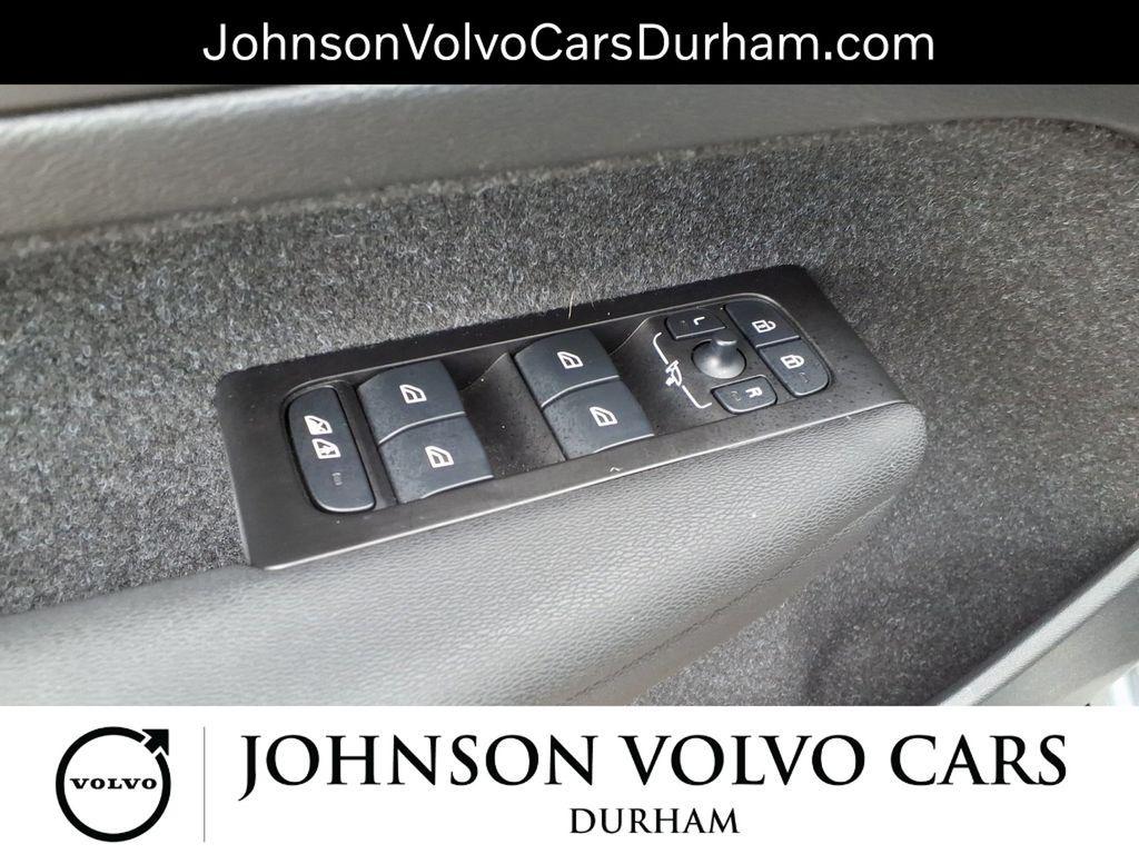 used 2021 Volvo XC40 car, priced at $26,984