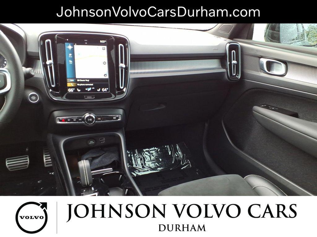 used 2021 Volvo XC40 car, priced at $26,984