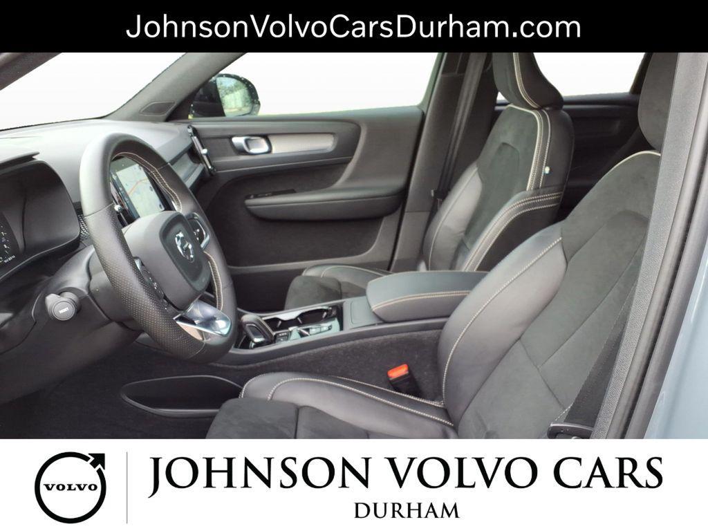 used 2021 Volvo XC40 car, priced at $26,984