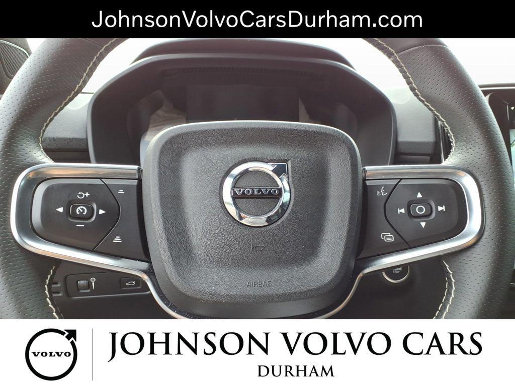 used 2021 Volvo XC40 car, priced at $26,984