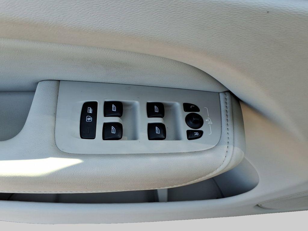 used 2023 Volvo XC60 car, priced at $41,922