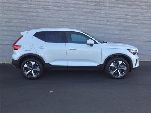 new 2025 Volvo XC40 car, priced at $45,015