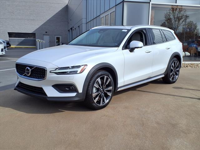 new 2025 Volvo V60 Cross Country car, priced at $61,725