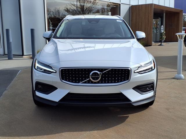 new 2025 Volvo V60 Cross Country car, priced at $61,725