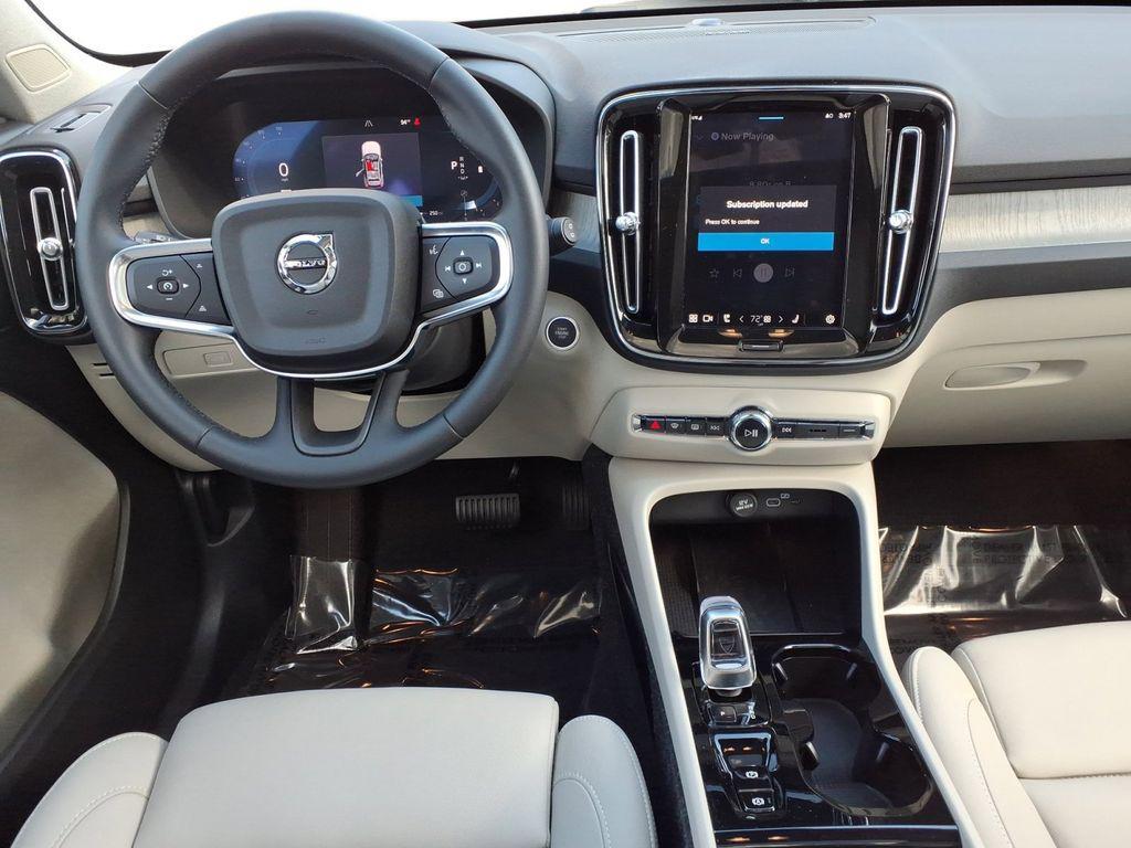 new 2025 Volvo XC40 car, priced at $49,550
