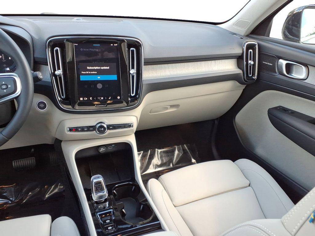 new 2025 Volvo XC40 car, priced at $49,550