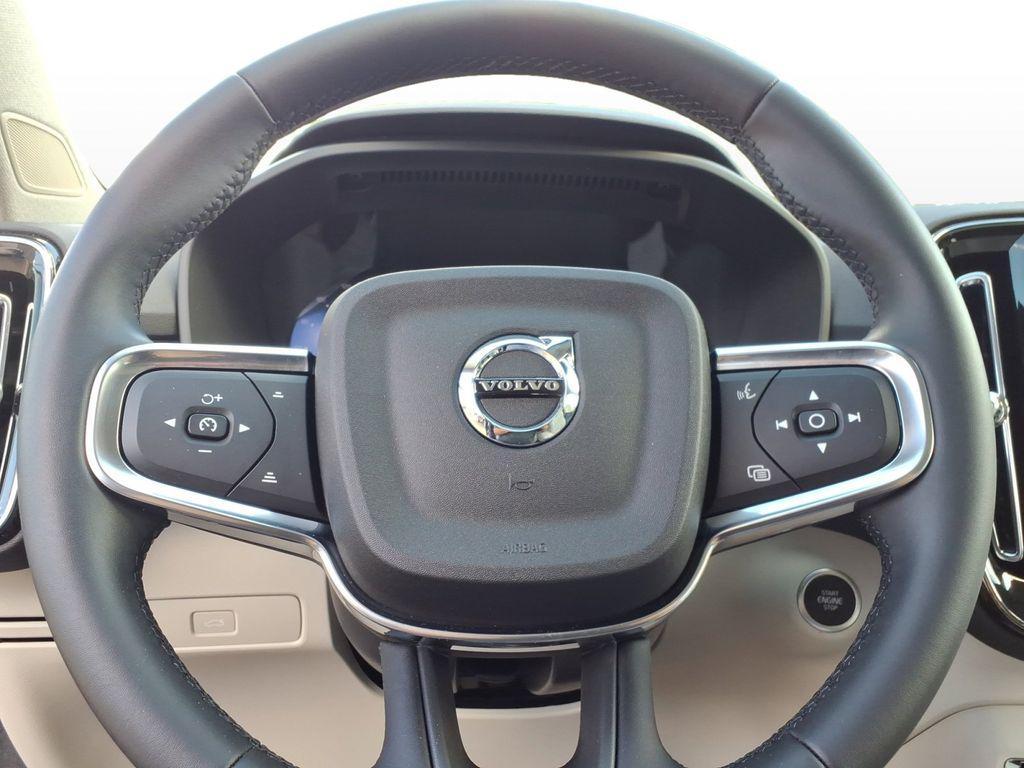 new 2025 Volvo XC40 car, priced at $49,550