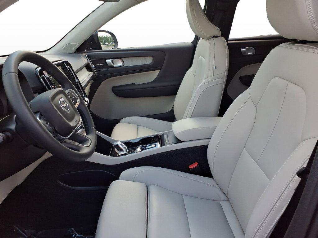 new 2025 Volvo XC40 car, priced at $49,550