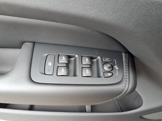 new 2025 Volvo XC60 car, priced at $51,100