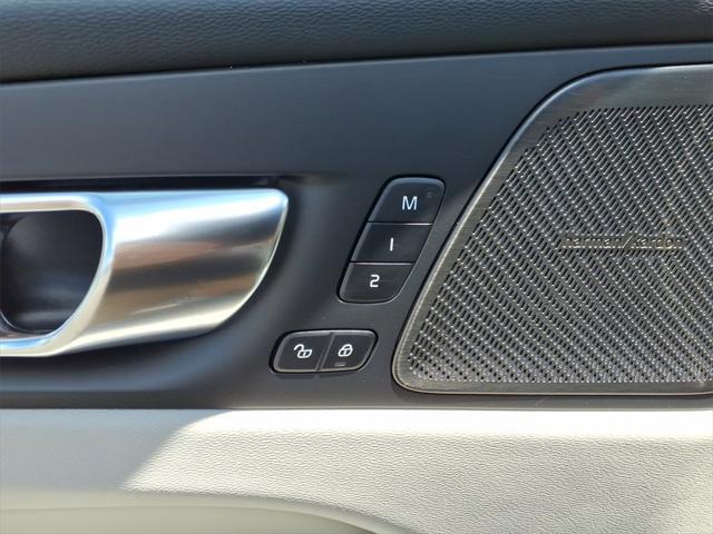 new 2025 Volvo XC60 car, priced at $60,660