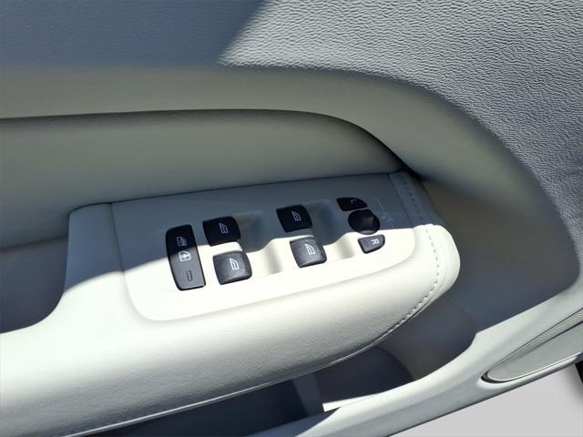 new 2025 Volvo XC60 car, priced at $60,660
