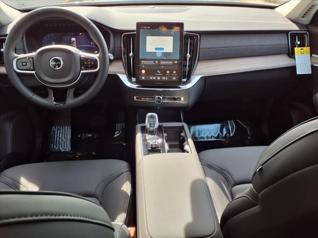 new 2025 Volvo XC90 car, priced at $58,995