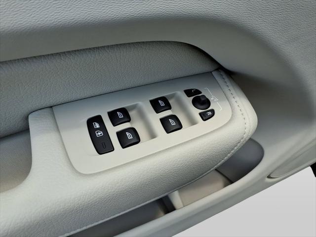 used 2022 Volvo XC60 Recharge Plug-In Hybrid car, priced at $40,221