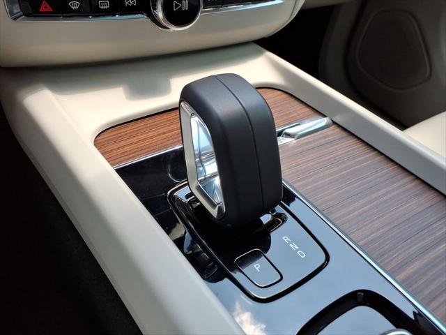 used 2022 Volvo XC60 Recharge Plug-In Hybrid car, priced at $40,221