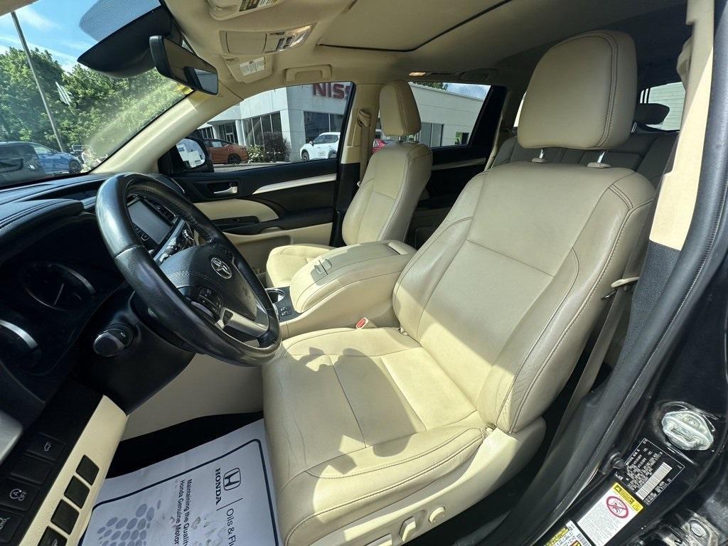 used 2019 Toyota Highlander car, priced at $26,232