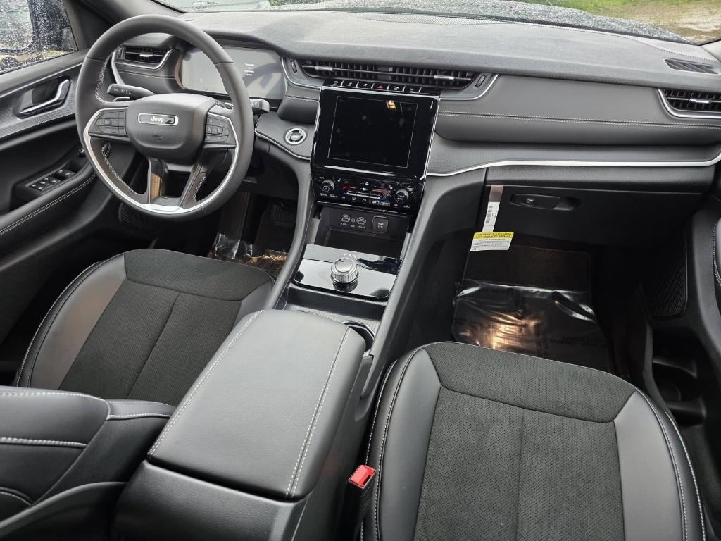 new 2025 Jeep Grand Cherokee car, priced at $43,750