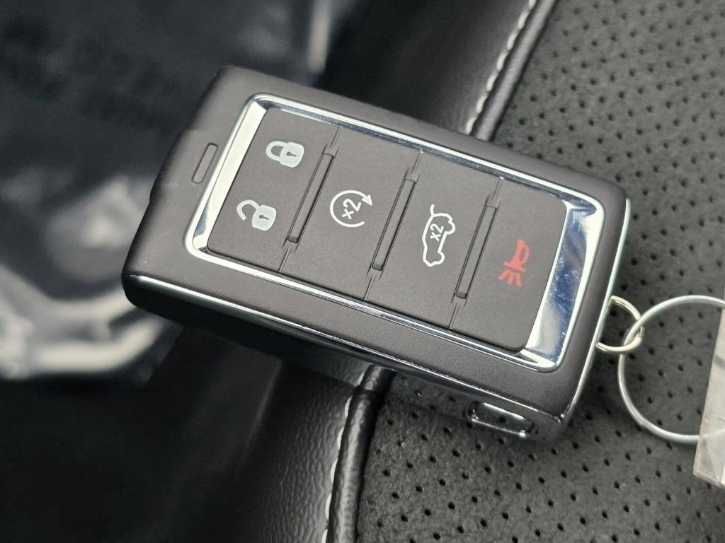 new 2025 Jeep Grand Cherokee car, priced at $43,750