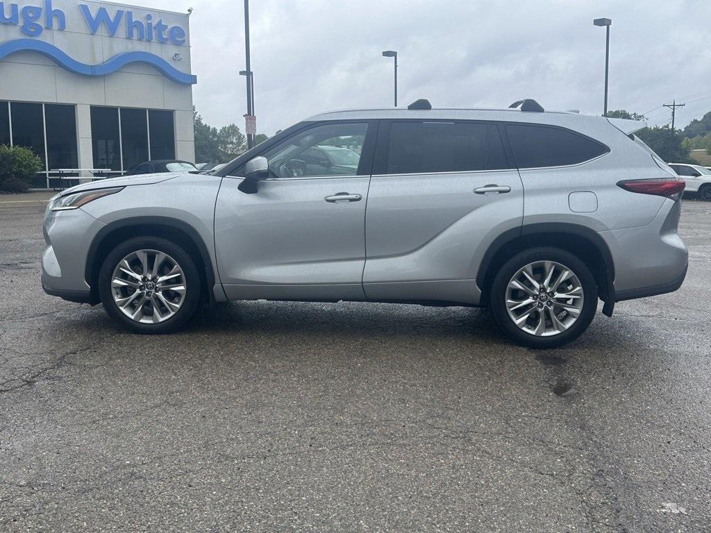 used 2021 Toyota Highlander car, priced at $32,980