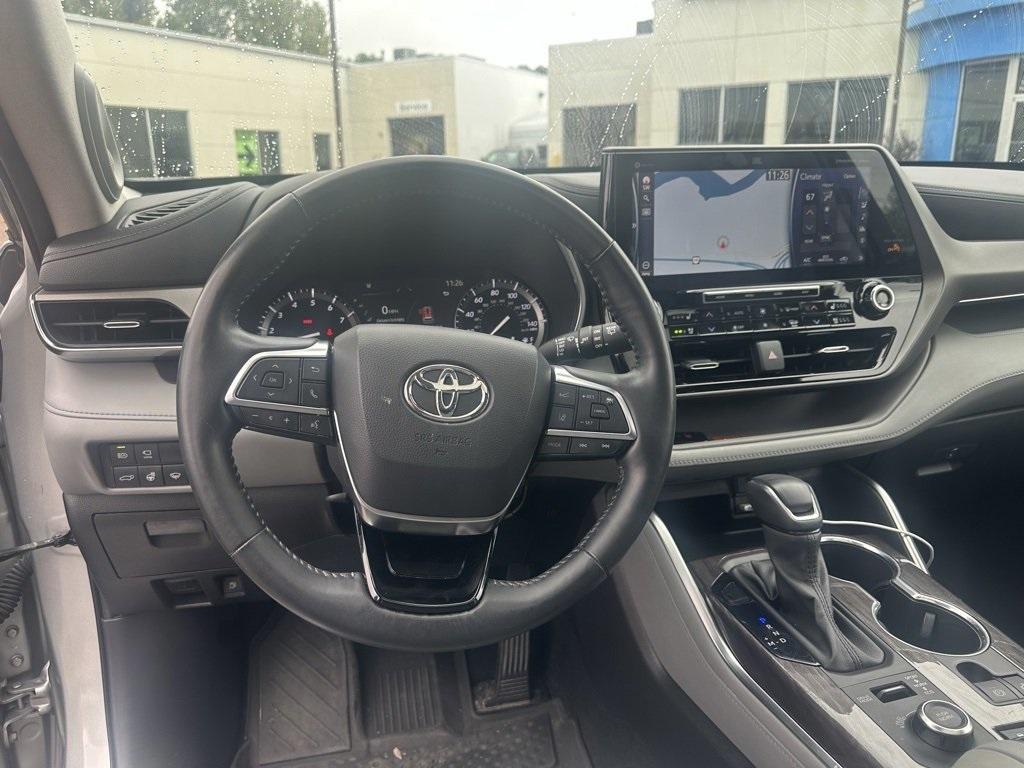 used 2021 Toyota Highlander car, priced at $32,980