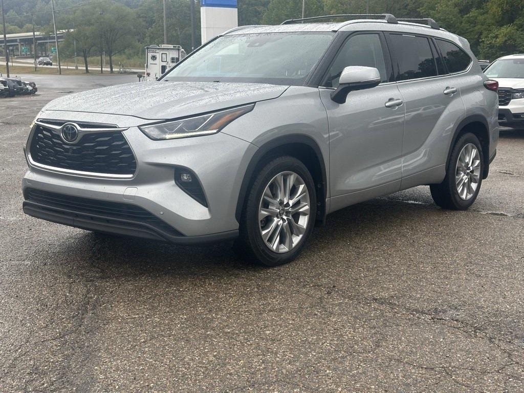 used 2021 Toyota Highlander car, priced at $32,980