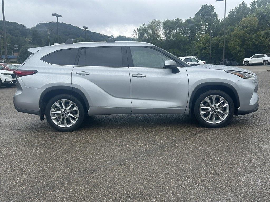 used 2021 Toyota Highlander car, priced at $32,980