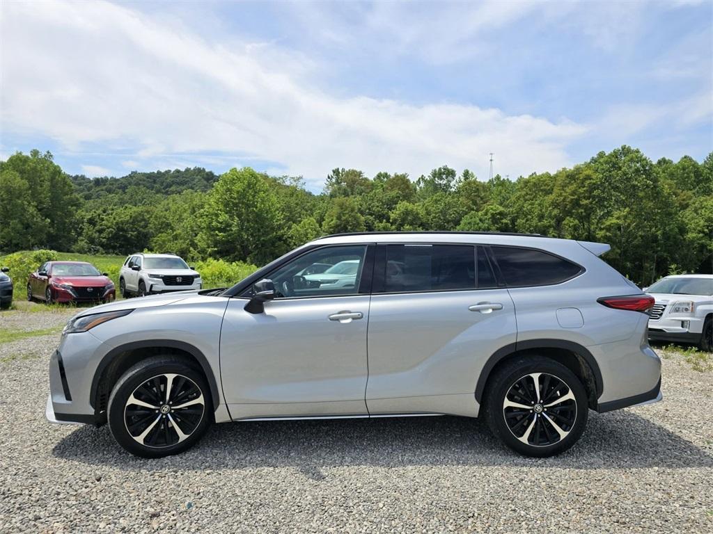 used 2021 Toyota Highlander car, priced at $26,980