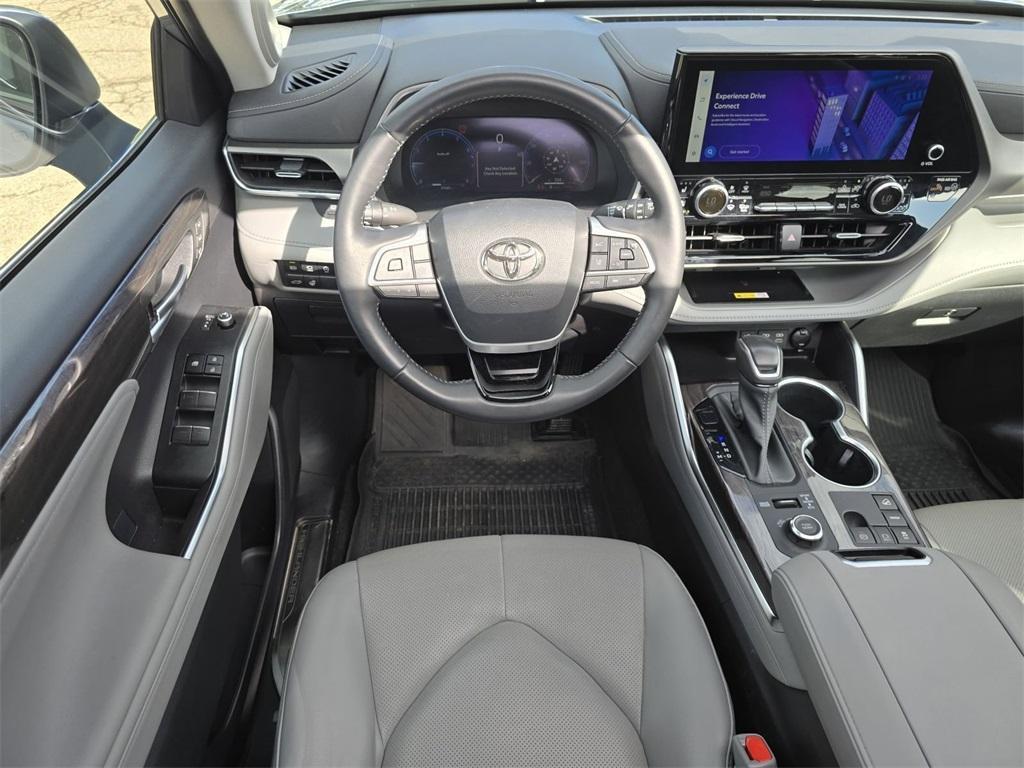 used 2023 Toyota Highlander car, priced at $40,980
