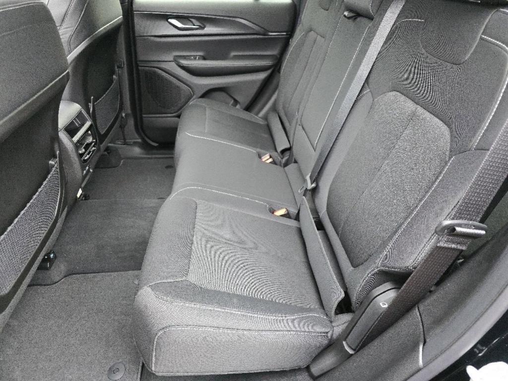 new 2025 Jeep Grand Cherokee car, priced at $37,715