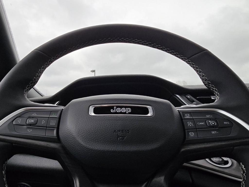 new 2025 Jeep Grand Cherokee car, priced at $46,730