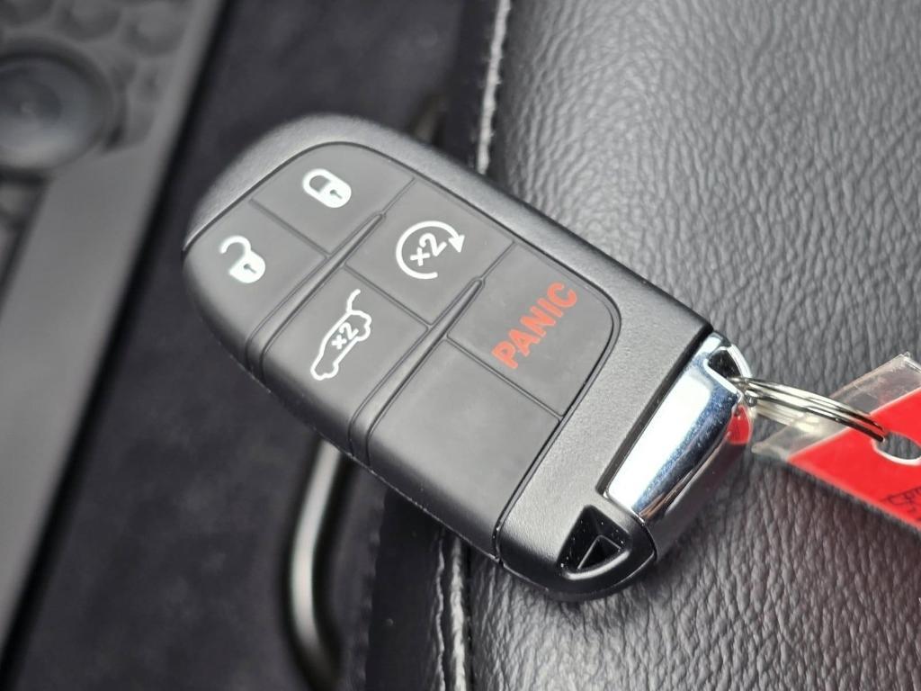 new 2025 Jeep Compass car, priced at $27,800