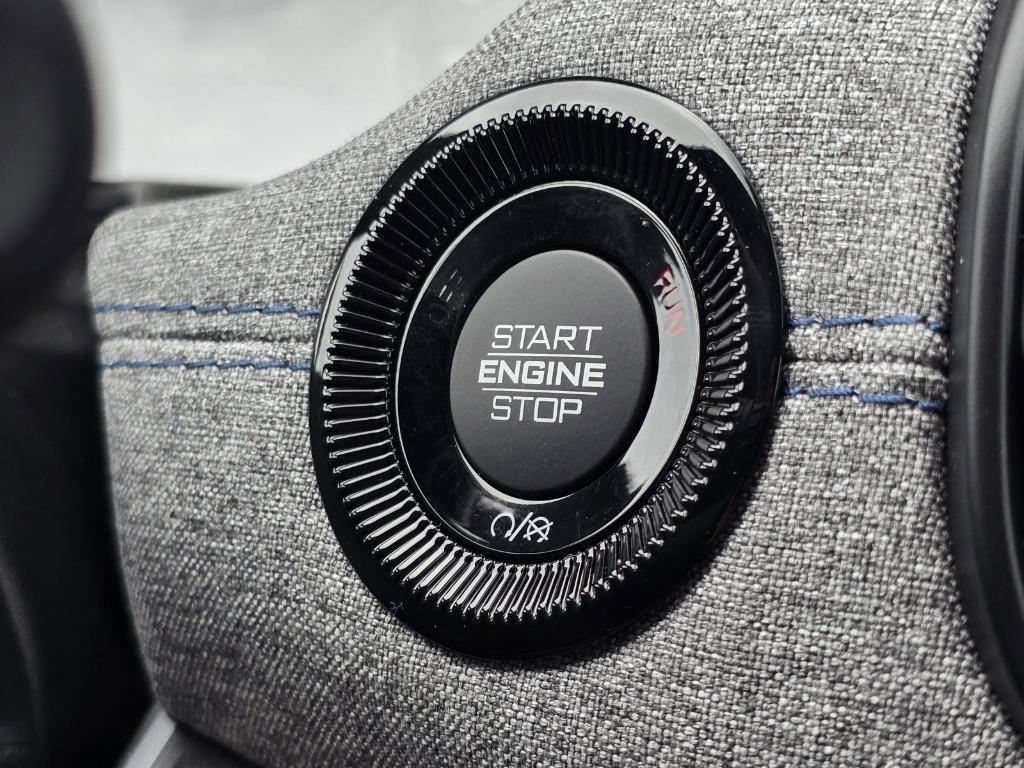 new 2025 Jeep Compass car, priced at $27,800