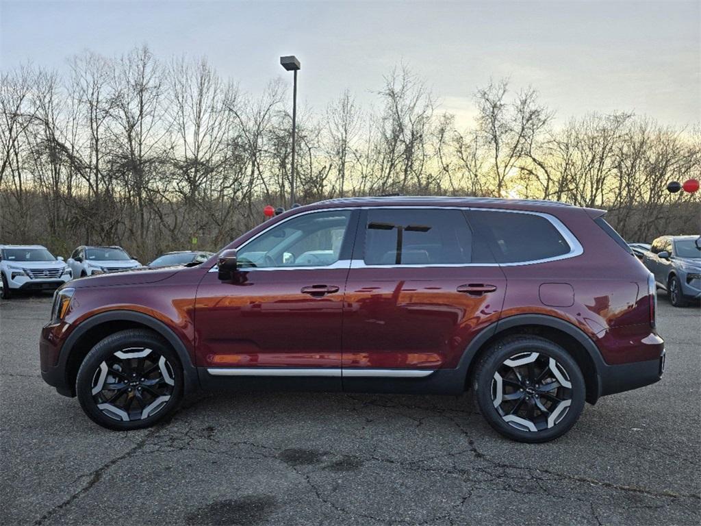 used 2024 Kia Telluride car, priced at $37,910