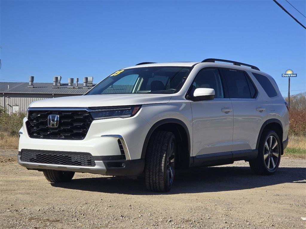 used 2023 Honda Pilot car, priced at $35,980