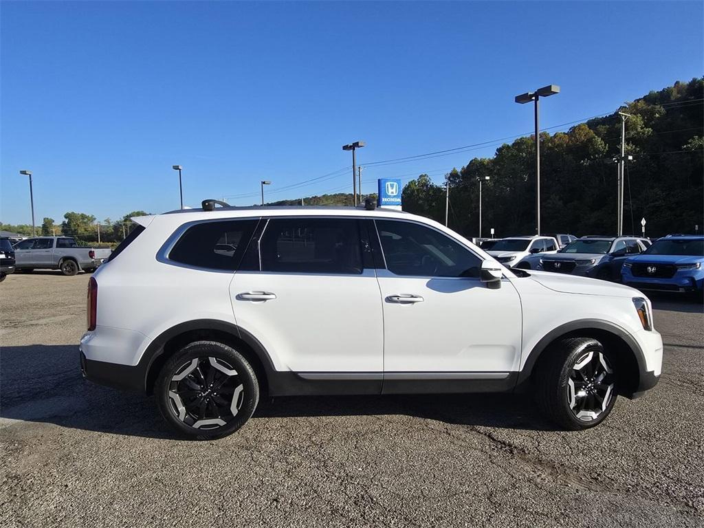 used 2024 Kia Telluride car, priced at $34,427