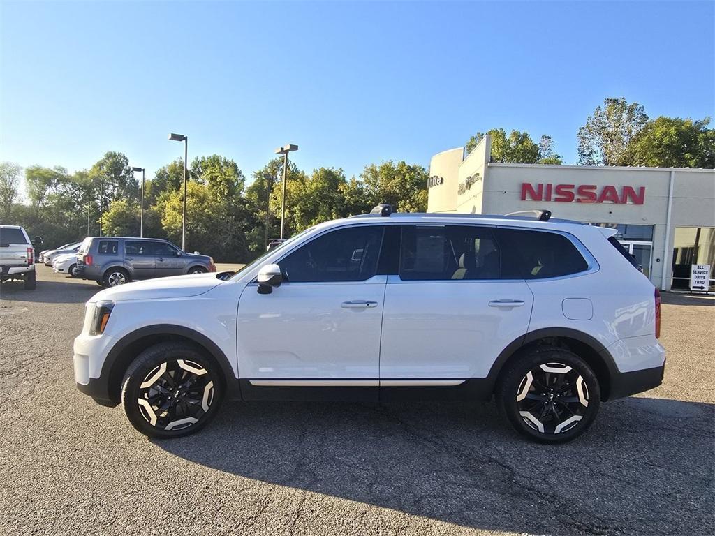 used 2024 Kia Telluride car, priced at $34,427