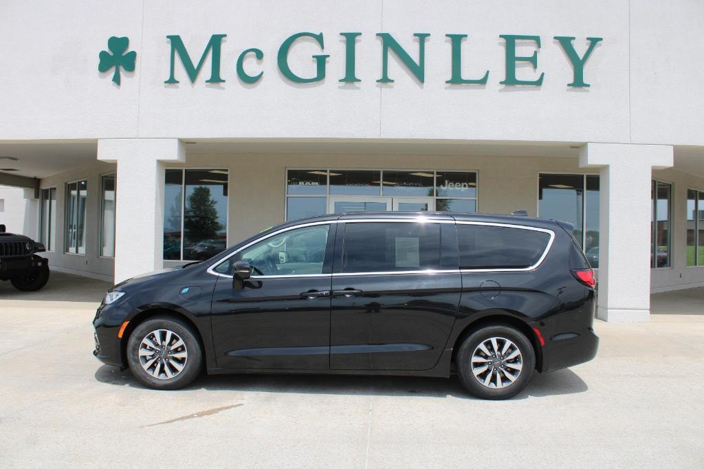 used 2022 Chrysler Pacifica Hybrid car, priced at $28,250