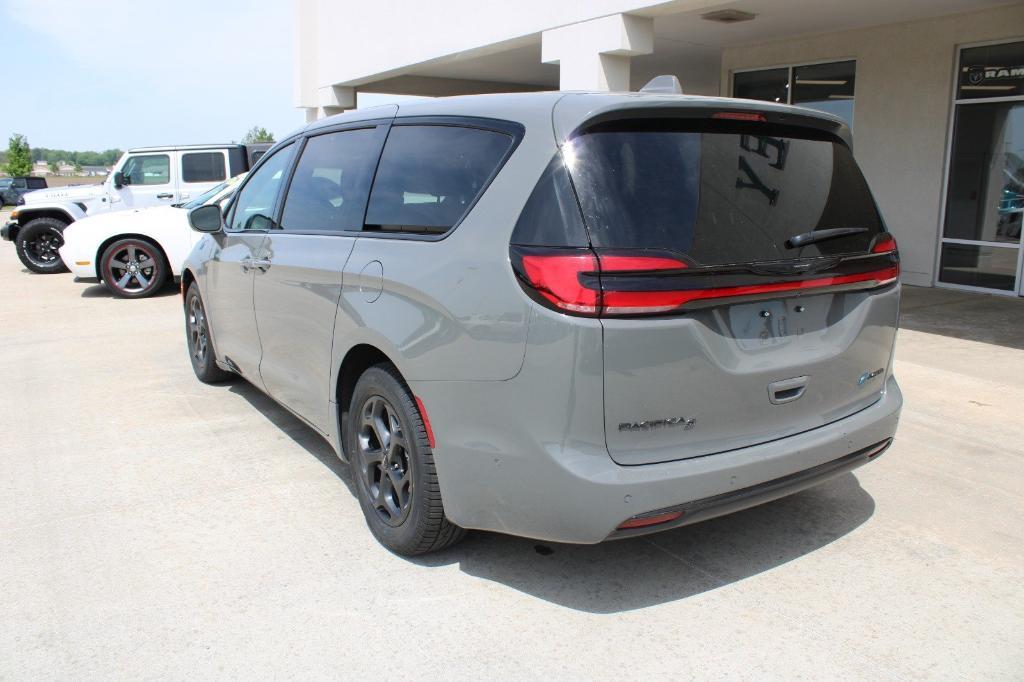 used 2022 Chrysler Pacifica Hybrid car, priced at $28,650