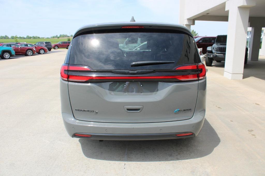 used 2022 Chrysler Pacifica Hybrid car, priced at $28,888