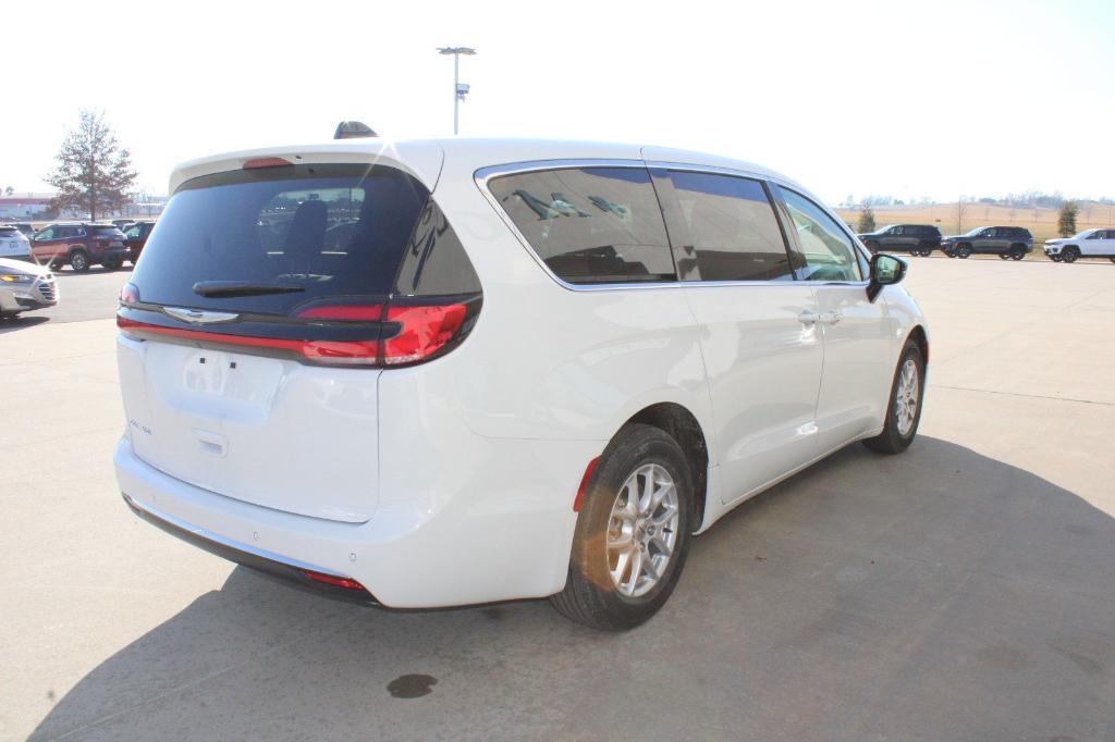 new 2024 Chrysler Pacifica car, priced at $41,808