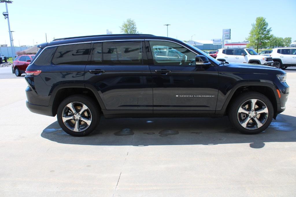 new 2024 Jeep Grand Cherokee L car, priced at $56,098