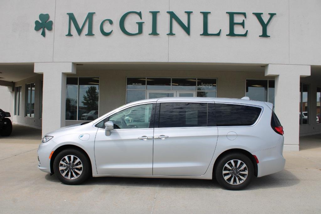 used 2022 Chrysler Pacifica Hybrid car, priced at $27,790