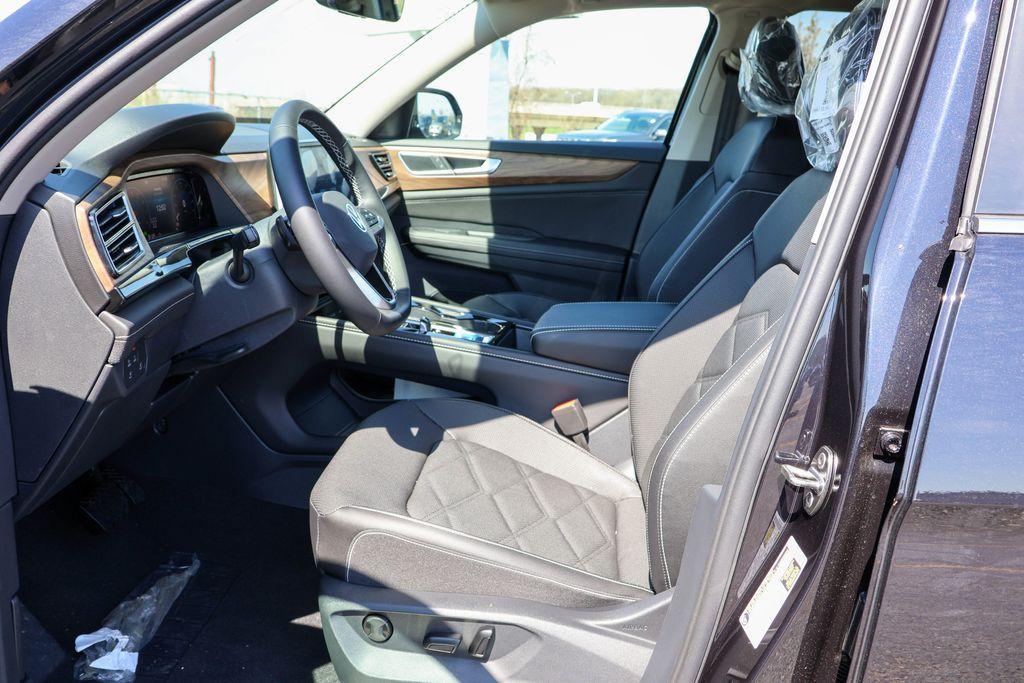 new 2025 Volkswagen Atlas car, priced at $42,931