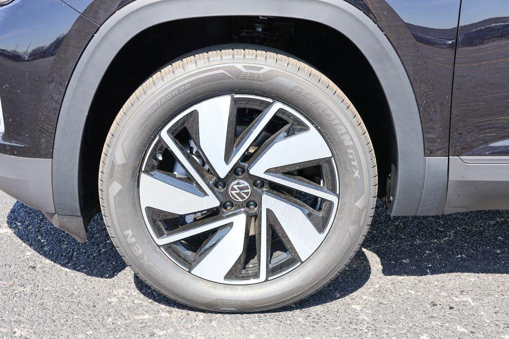 new 2025 Volkswagen Atlas car, priced at $42,931
