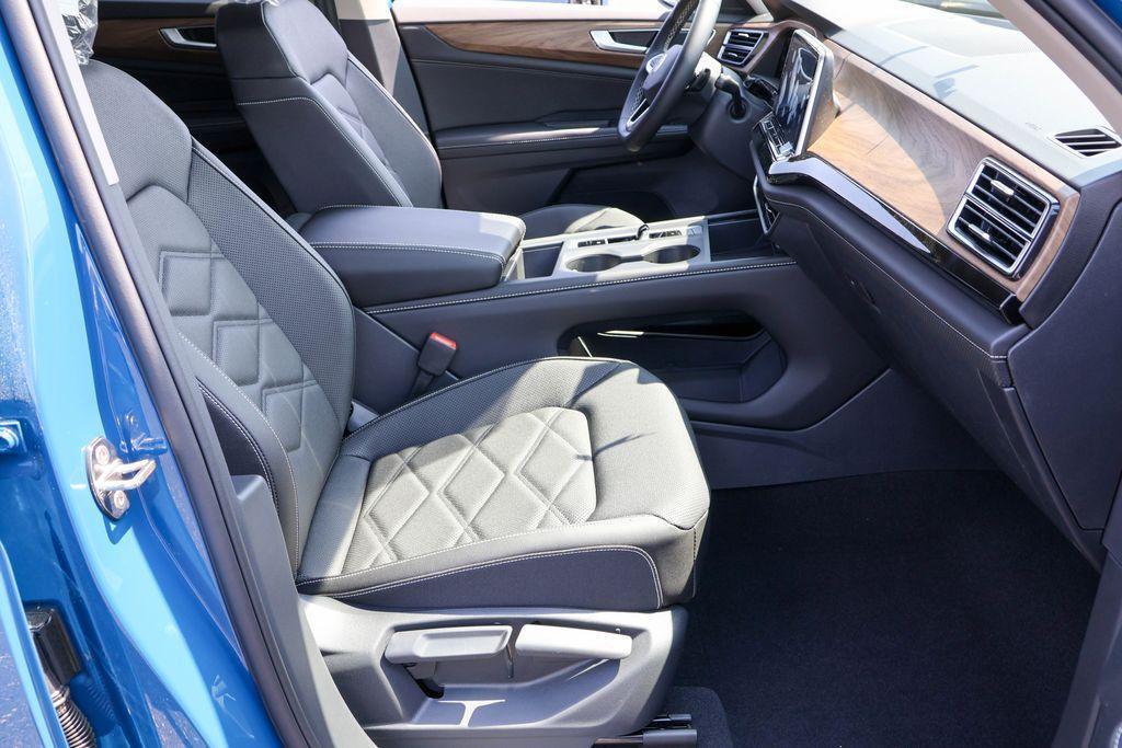 new 2025 Volkswagen Atlas car, priced at $38,506