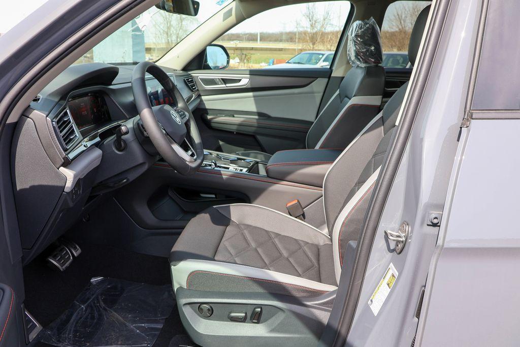 new 2025 Volkswagen Atlas car, priced at $45,341