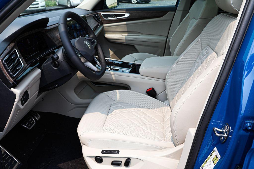 new 2025 Volkswagen Atlas car, priced at $53,729