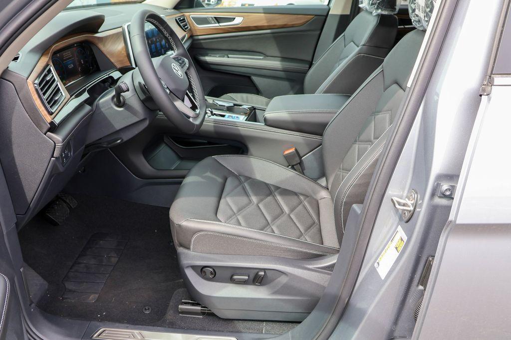 new 2025 Volkswagen Atlas car, priced at $42,431