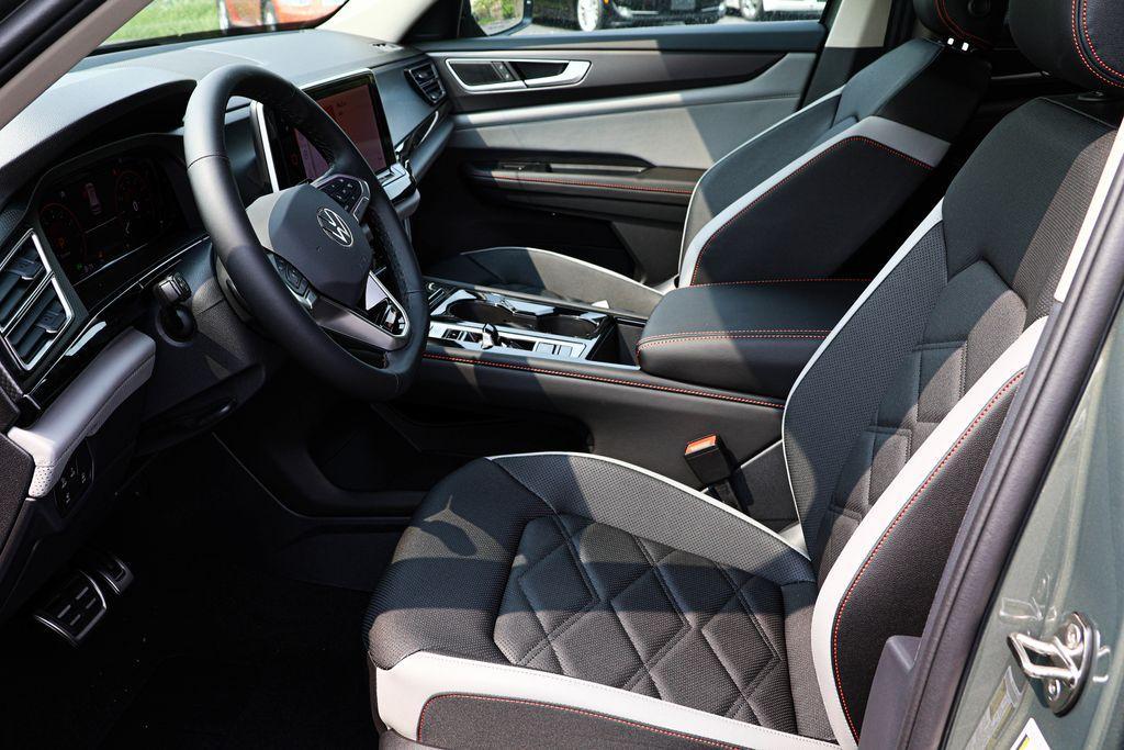 new 2025 Volkswagen Atlas car, priced at $46,850