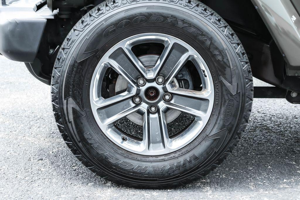 used 2015 Jeep Wrangler Unlimited car, priced at $19,528